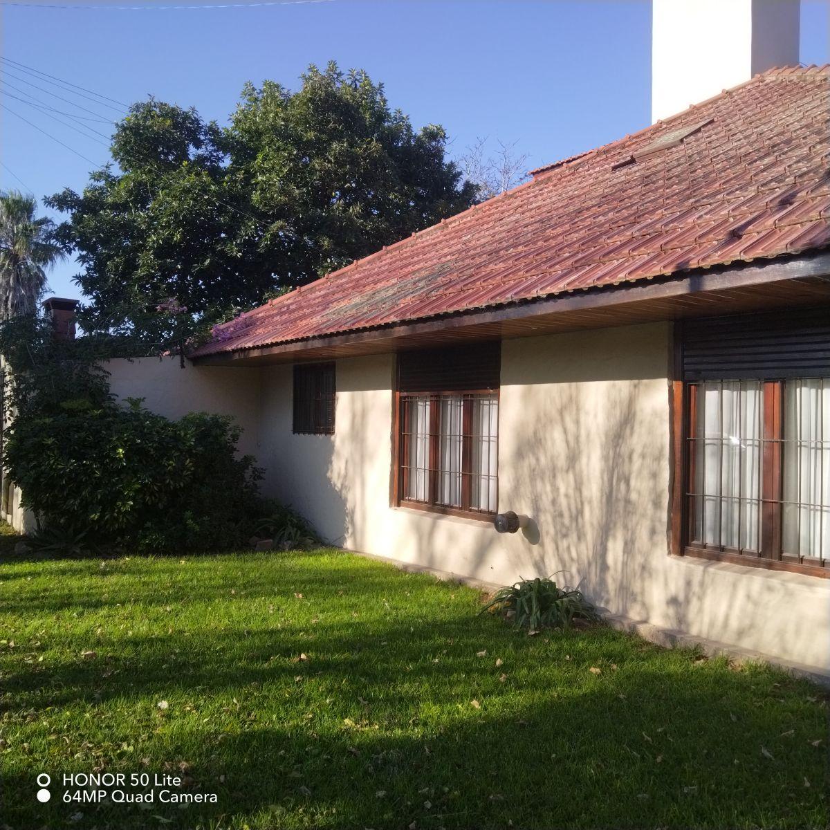 CHALET 5 ambientes sobre lote propio, Barrio Los Pinares