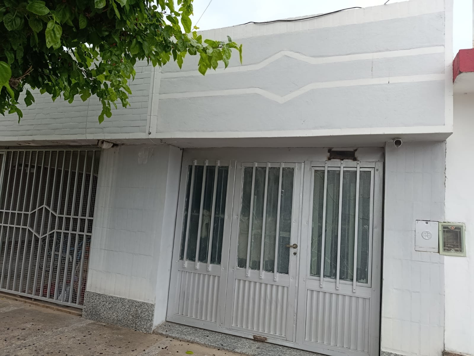 Casa con cochera a mts Avenida